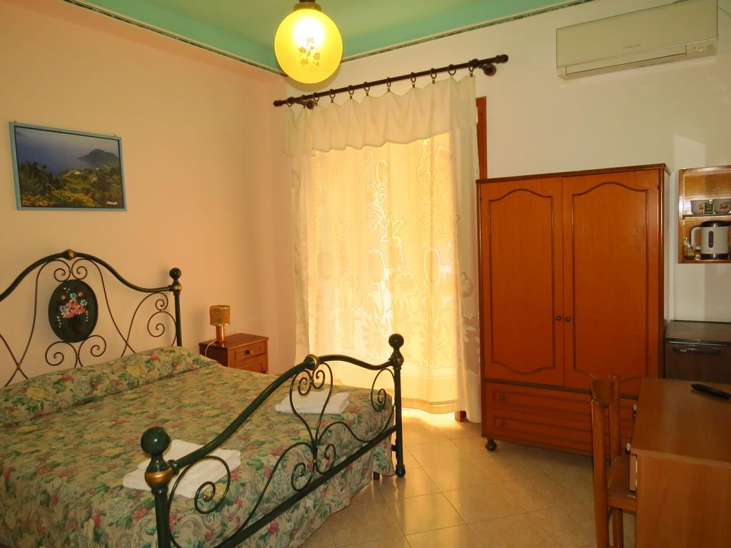 Casa Vittorio B&B Lipari  Bilik gambar